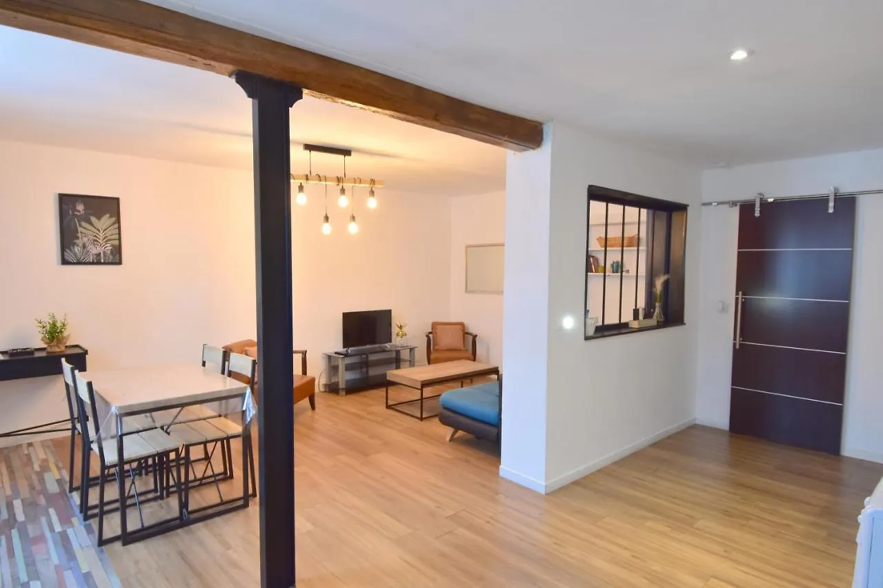 Maison De Ville Entiere Diou  0*, Diou (Allier) France